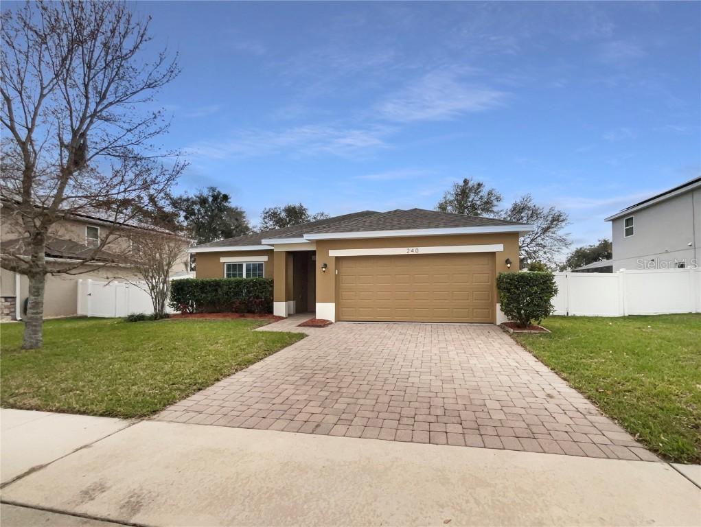 240 Whispering Pines Way, Davenport, FL 33837