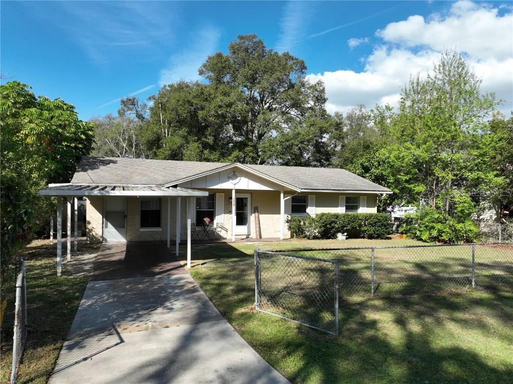 1019 Camp Ave., Mount Dora, FL 32757