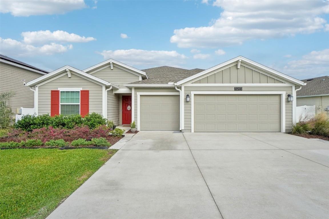 5269 Red Coral Cir., Mount Dora, FL 32757