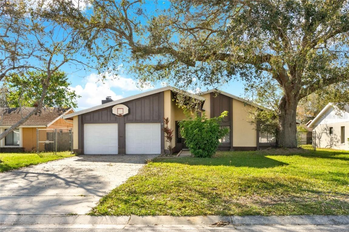 10 Trophy Ln., Kissimmee, FL 34759