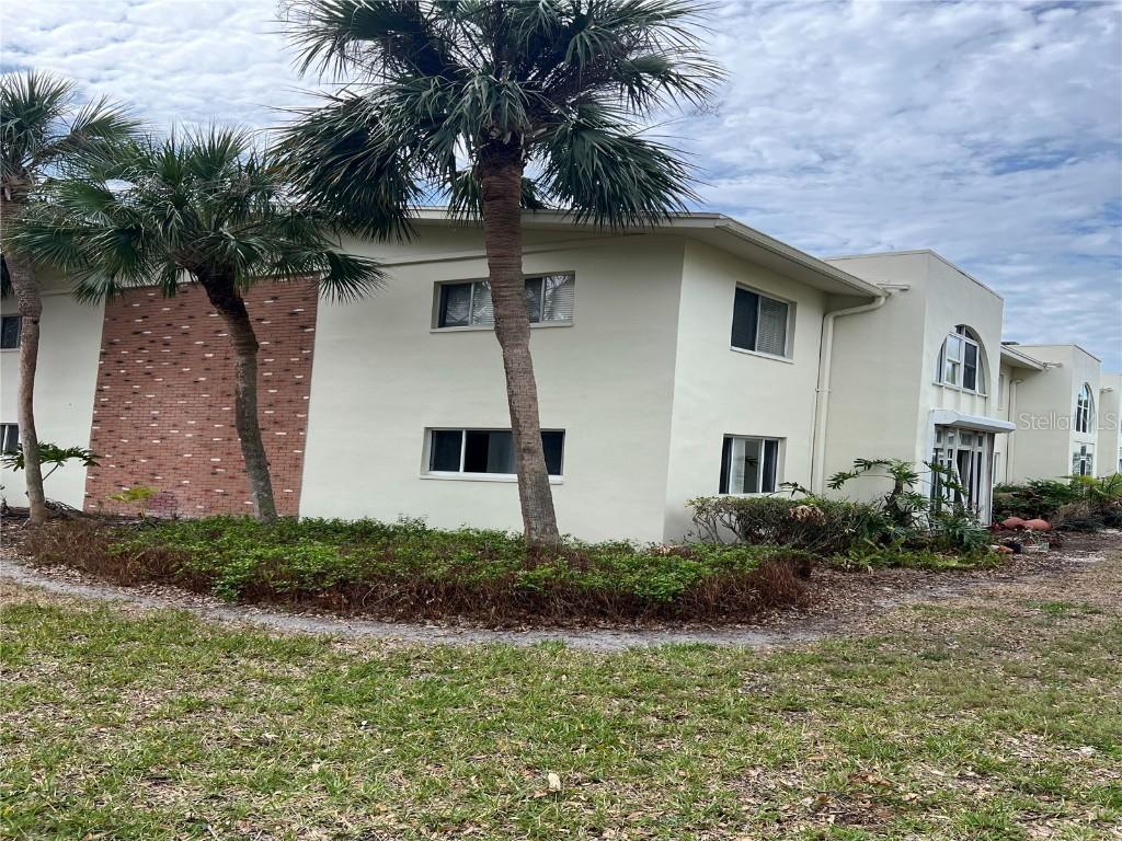 4480 Overlook Dr Dr. #17, St Petersburg, FL 33703