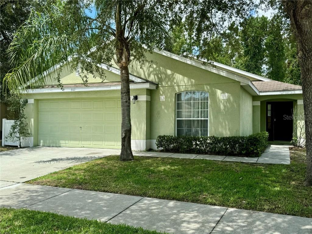 301 Sandy Ridge Dr., Davenport, FL 33896