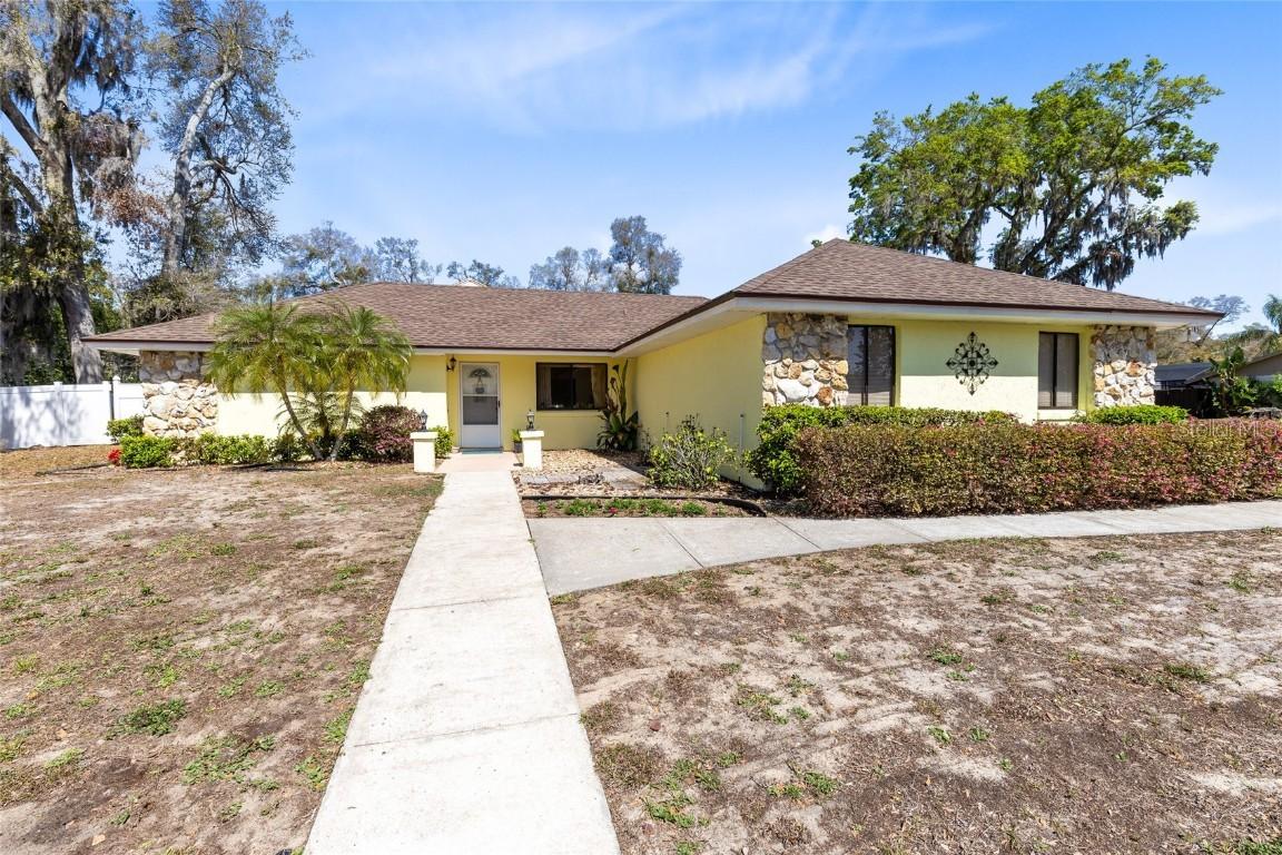 2101 Lake Francis Dr., Apopka, FL 32712