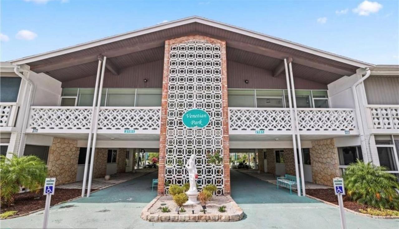 2151 Ne42 Ct. #102, Lighthouse Point, FL 33064