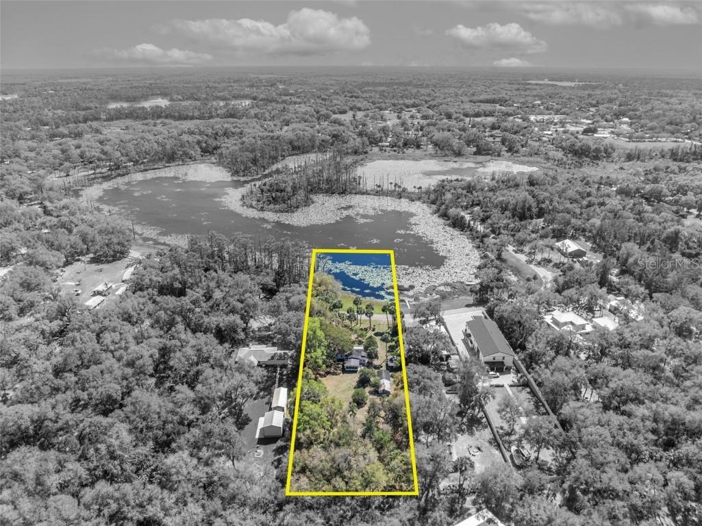 390 Lake Geneva Rd., Geneva, FL 32732