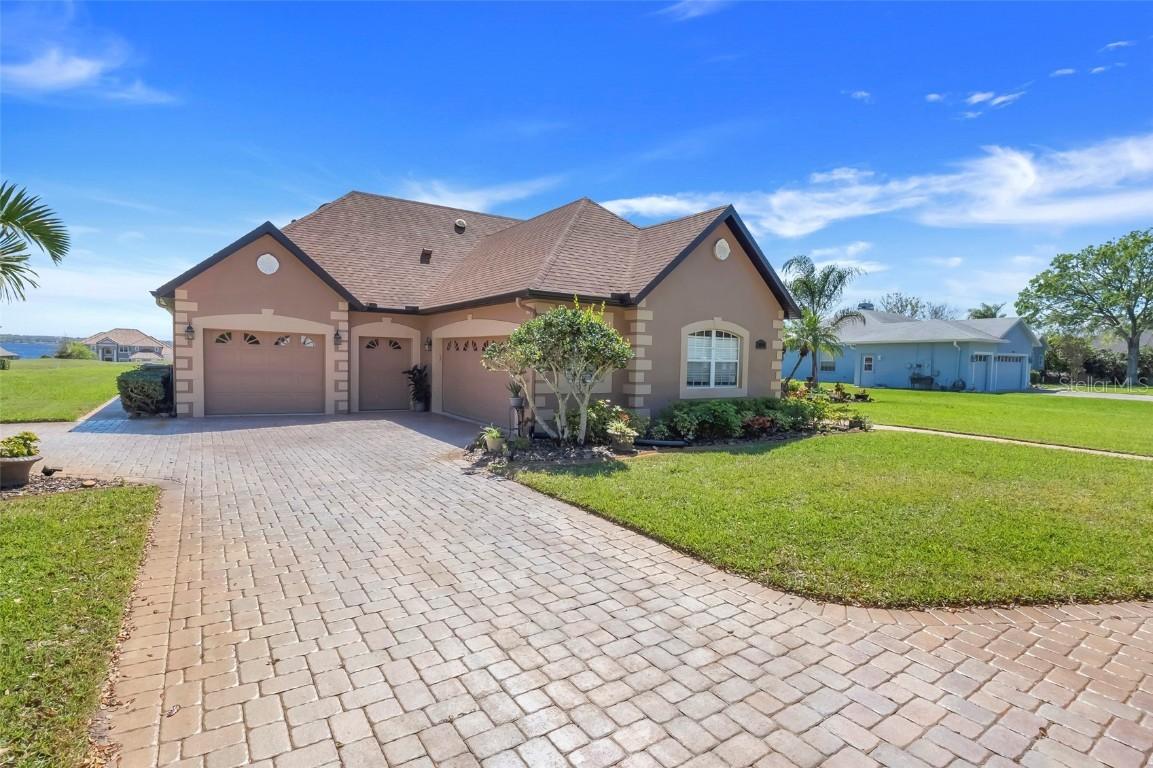 10544 Spring Lake Dr., Clermont, FL 34711