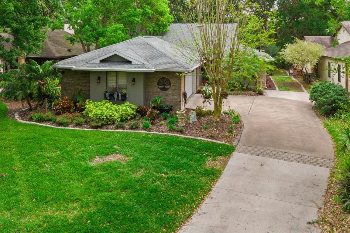 106 Waterwood Dr., Yalaha, FL 34797