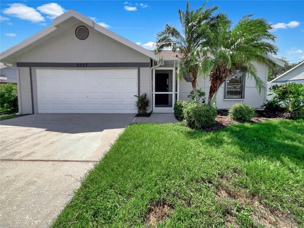 3527 E 65th Avenue Cir., Sarasota, FL 34243