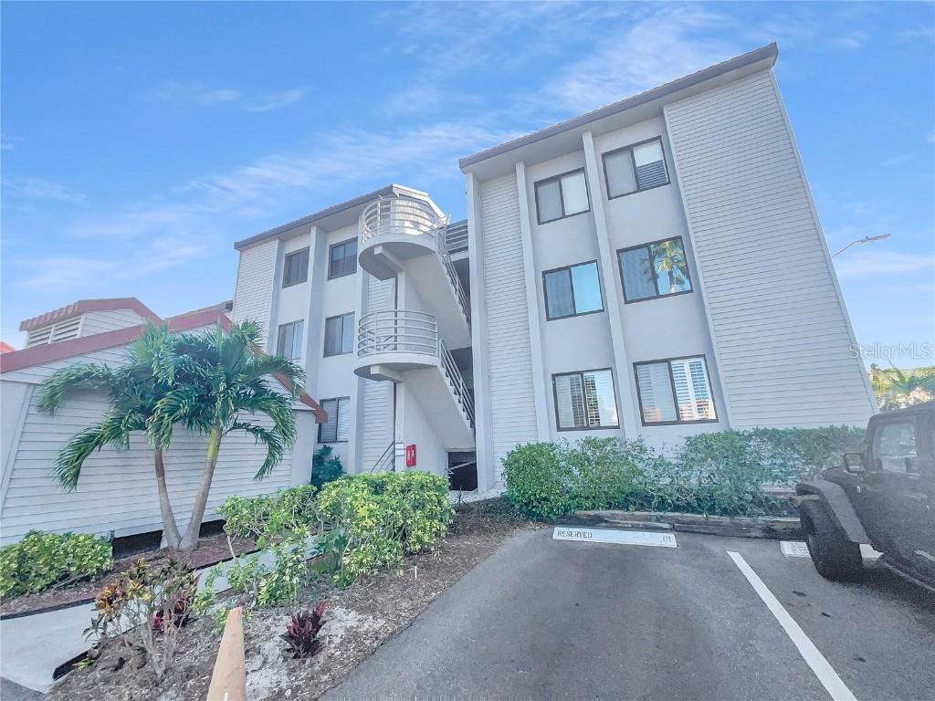 557 Pinellas Bayway #111, St Petersburg, FL 33715