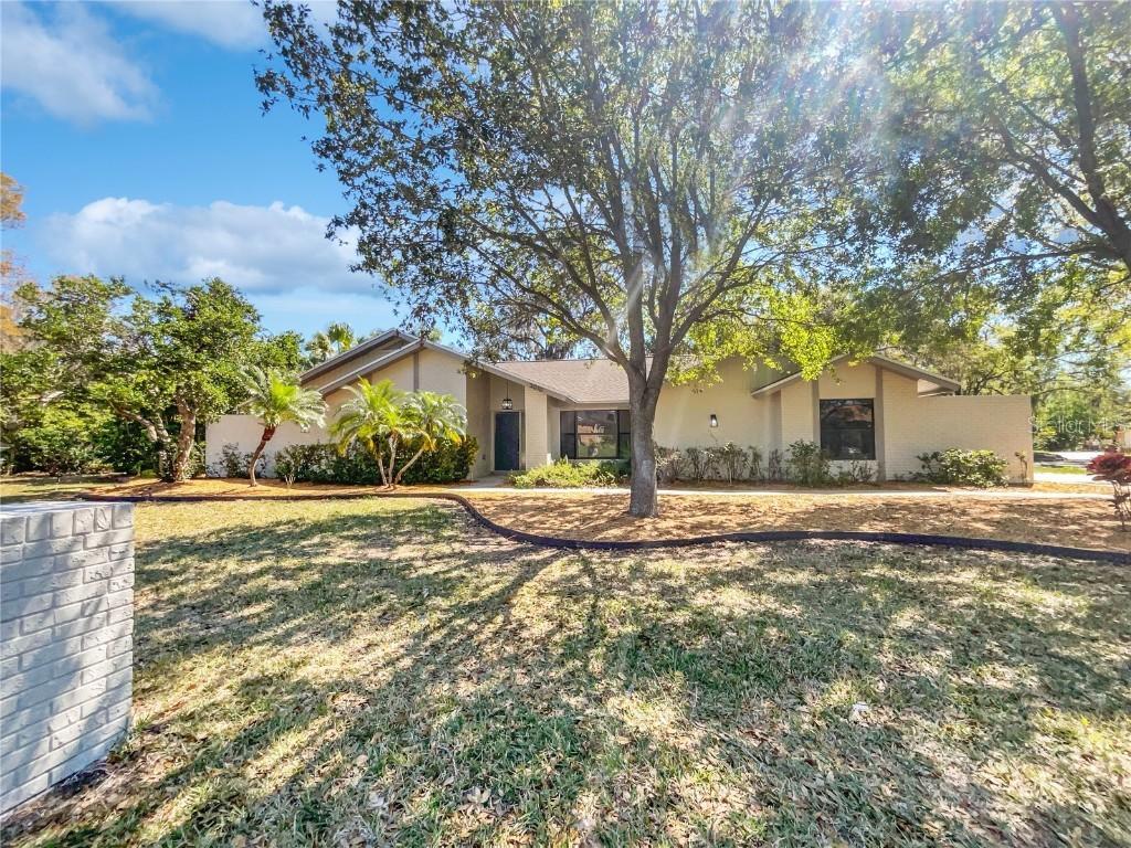 3010 Pine Club Dr., Plant City, FL 33566