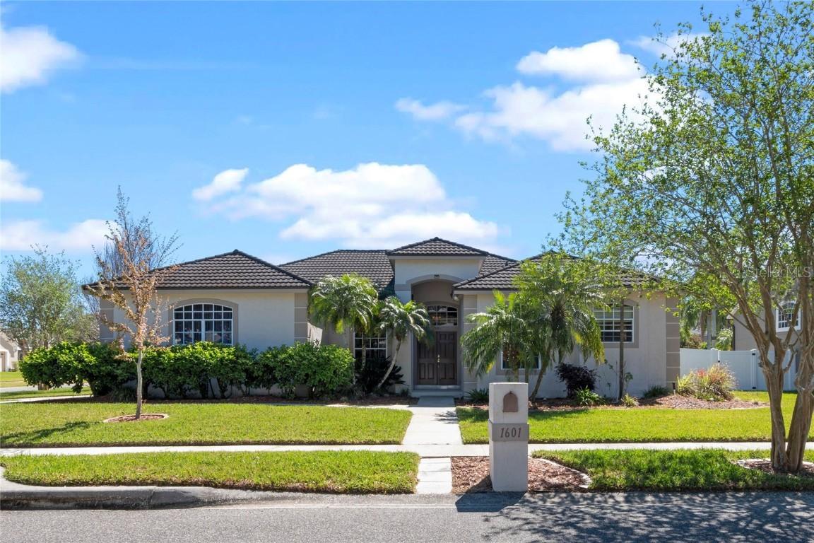 1601 Carillon Park Dr., Oviedo, FL 32765