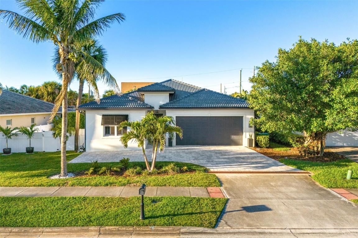 131 Seminole Ln., Cocoa Beach, FL 32931