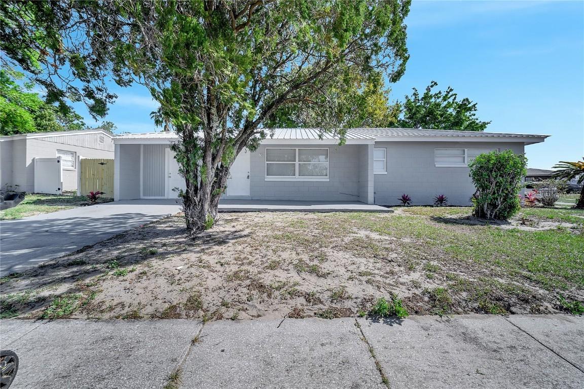 73 Garrison Ln., Frostproof, FL 33843