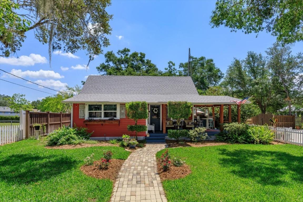 1010 N Clayton St., Mount Dora, FL 32757
