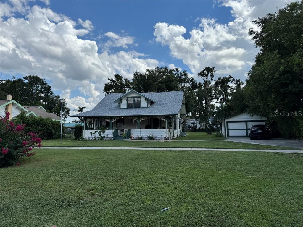 561 W Minneola Ave., Clermont, FL 34711