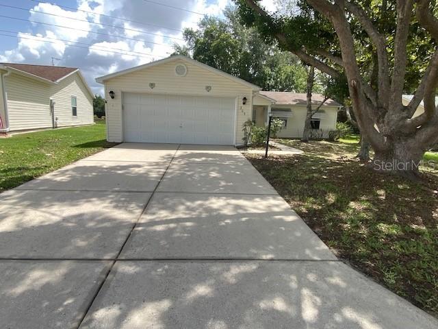 307 Santa Clara Cir., Lady Lake, FL 32159