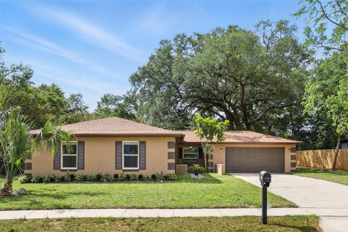 100 Des Pinar Ln., Longwood, FL 32750