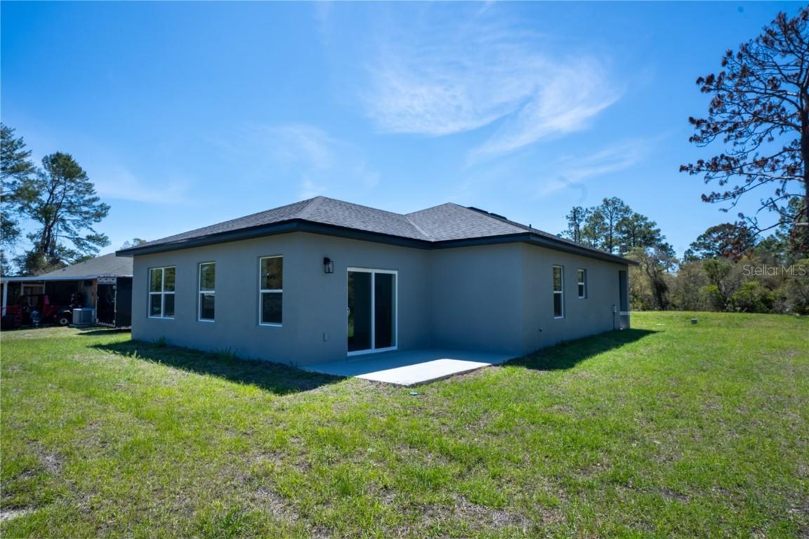 5 Fisher Loop, Ocklawaha, FL 32179