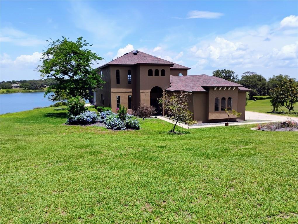 36813 Barrington Dr., Eustis, FL 32736