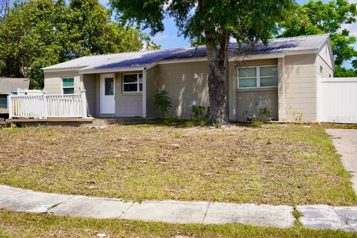 74 Garrison Ln., Frostproof, FL 33843