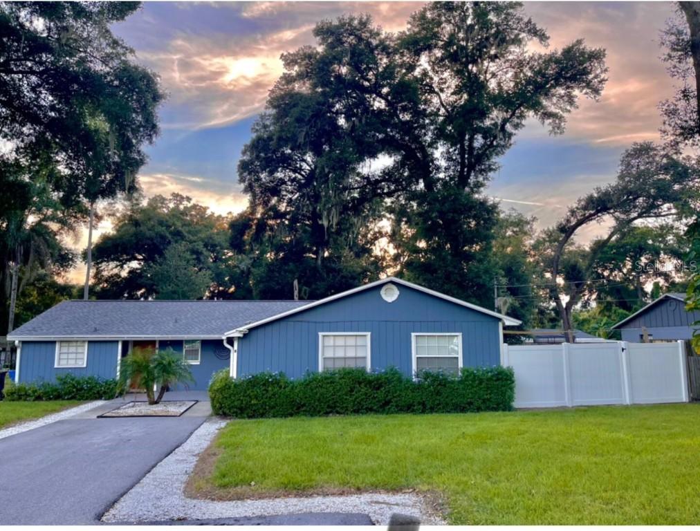 122 N Oakwood Ave., Brandon, FL 33510