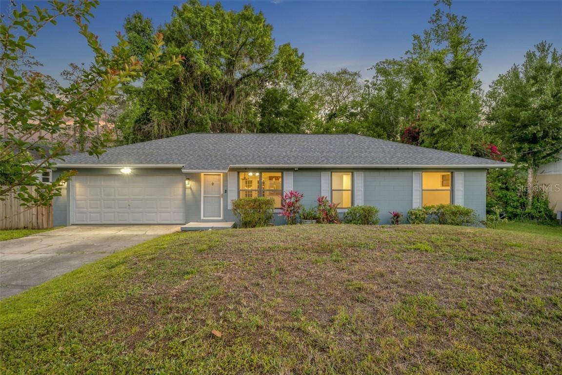 275 W 4th St., Chuluota, FL 32766