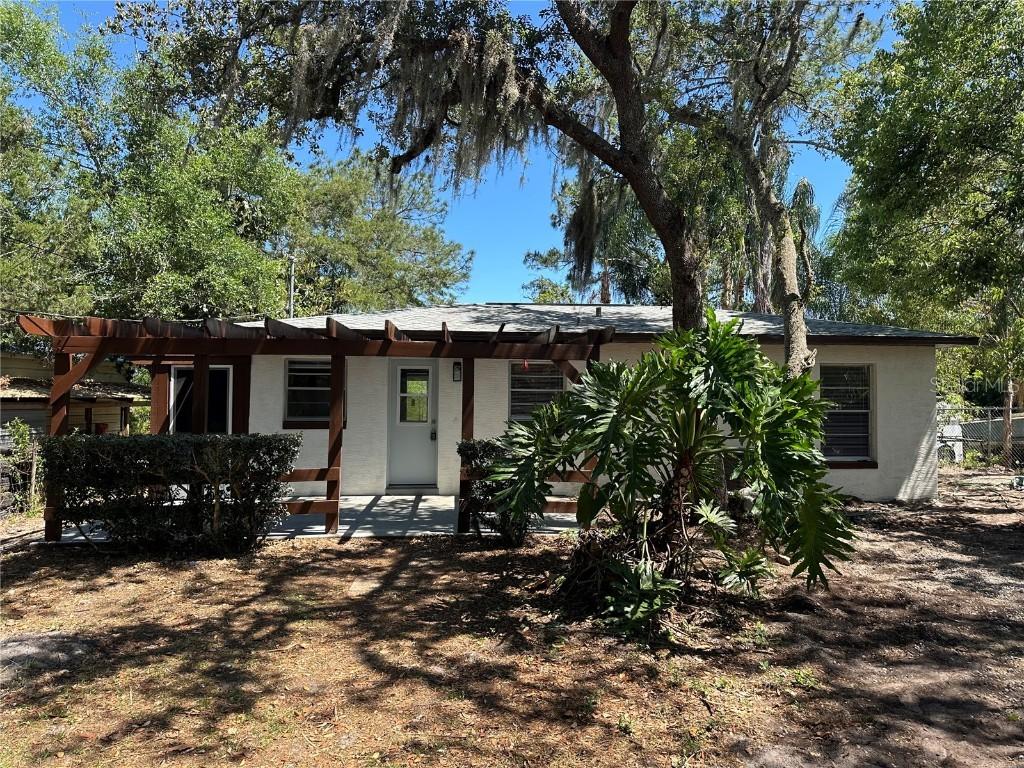 2520 Park Lake Dr., Deland, FL 32724