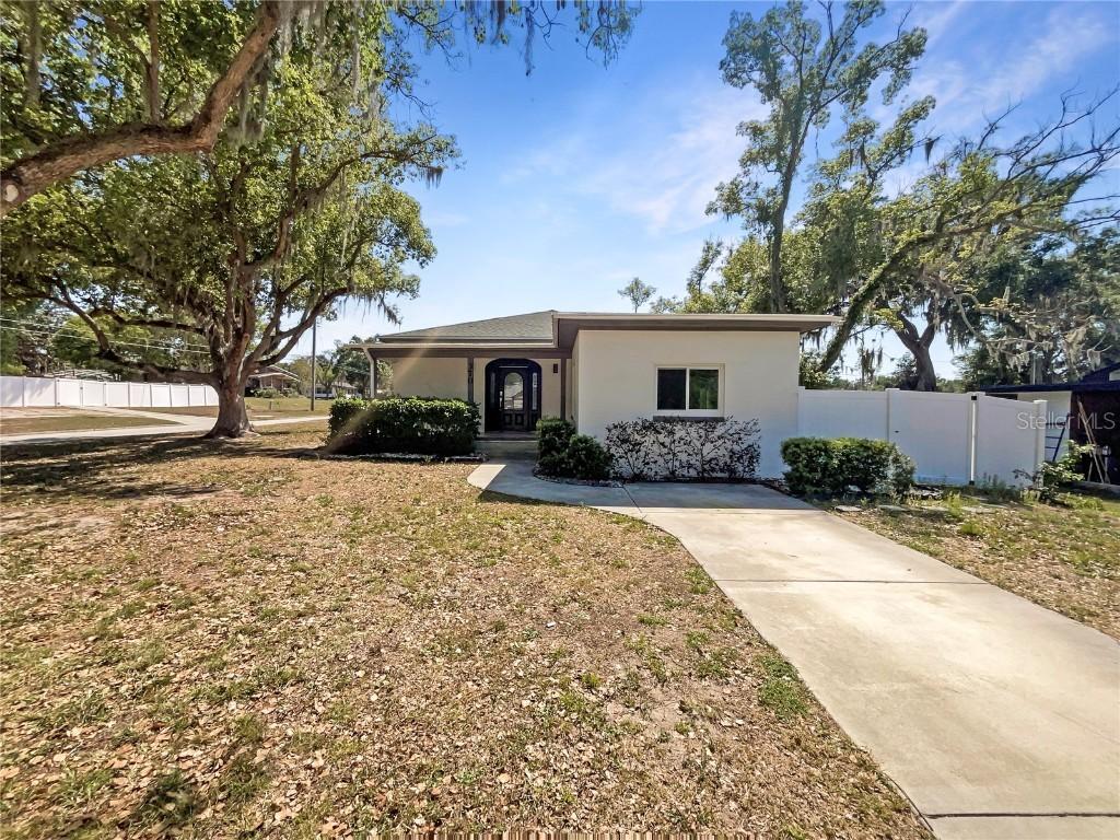 370 E Waldo St., Groveland, FL 34736