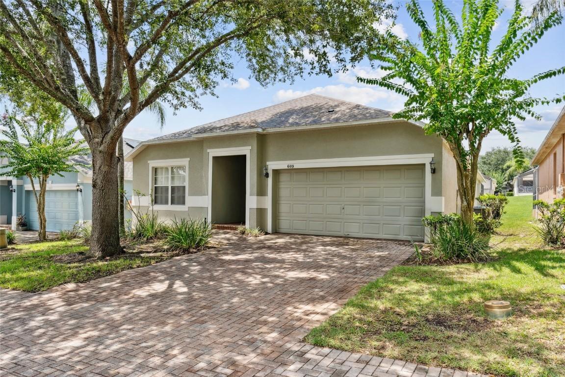 609 Kensington Dr., Davenport, FL 33897