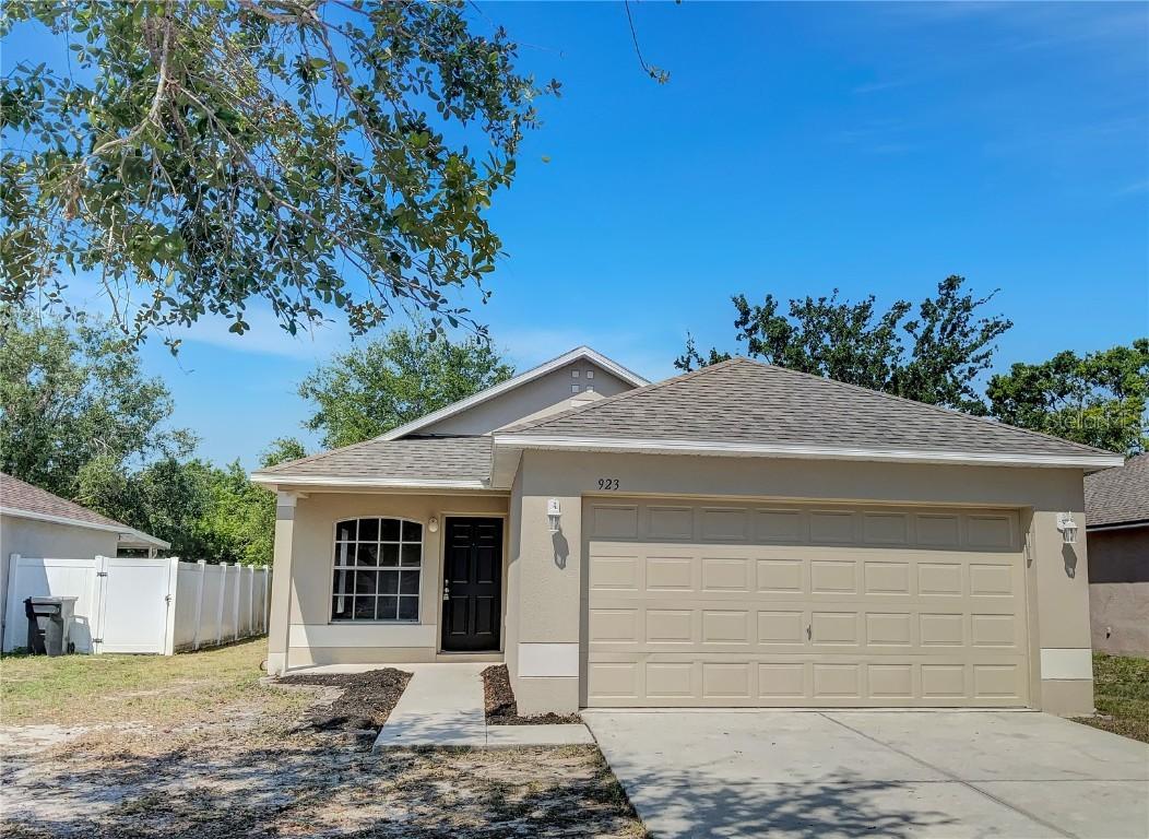 923 Brenton Leaf Dr., Ruskin, FL 33570