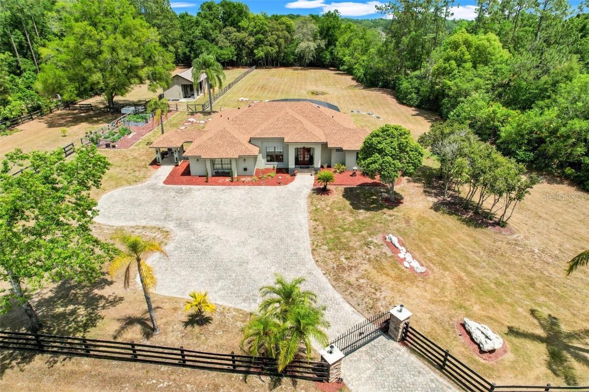 32510 Wolf Branch Ln., Sorrento, FL 32776