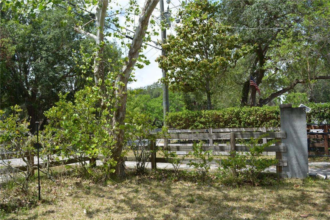 1650 Lake Harney Rd, Geneva, FL 32732