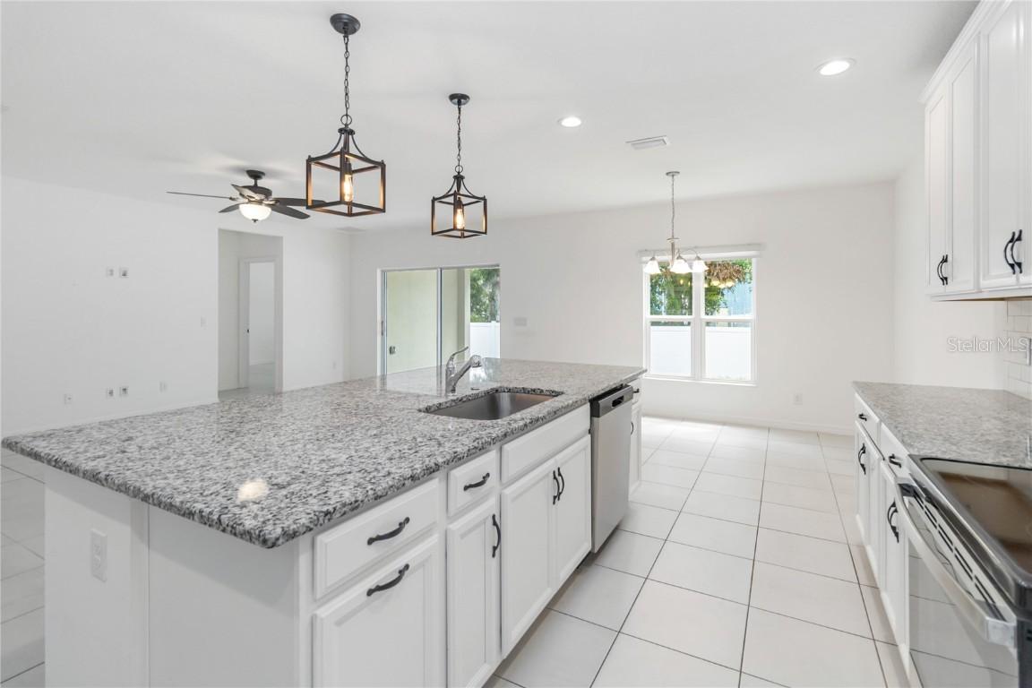 928 Avenal Ln., Davenport, FL 33837