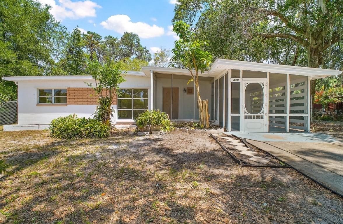 819 Edgewater Dr., Eustis, FL 32726