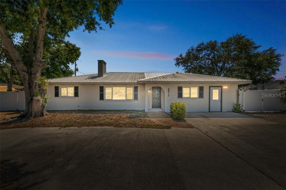 5817 26th St., Bradenton, FL 34207