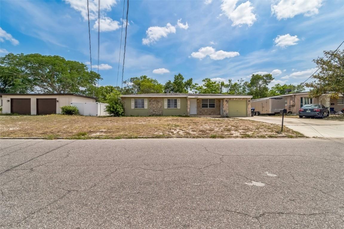 6042 Bolling Dr., Orlando, FL 32808