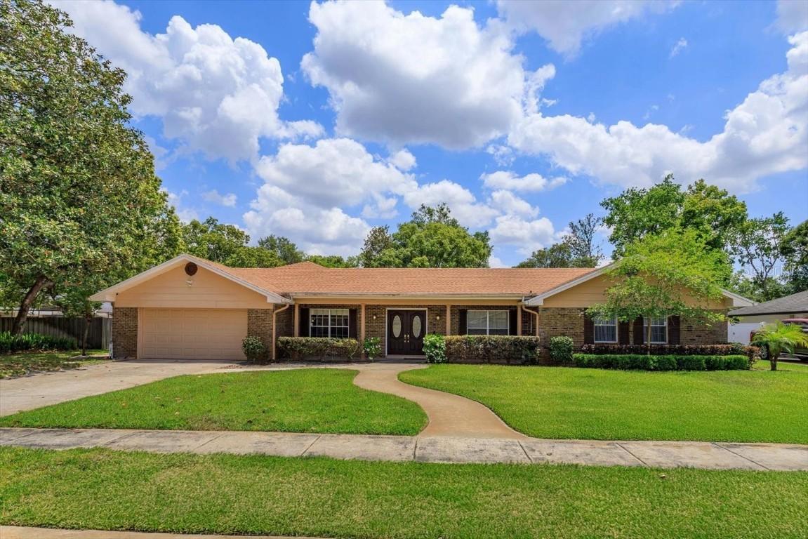 413 Sandy Hill Dr., Longwood, FL 32779