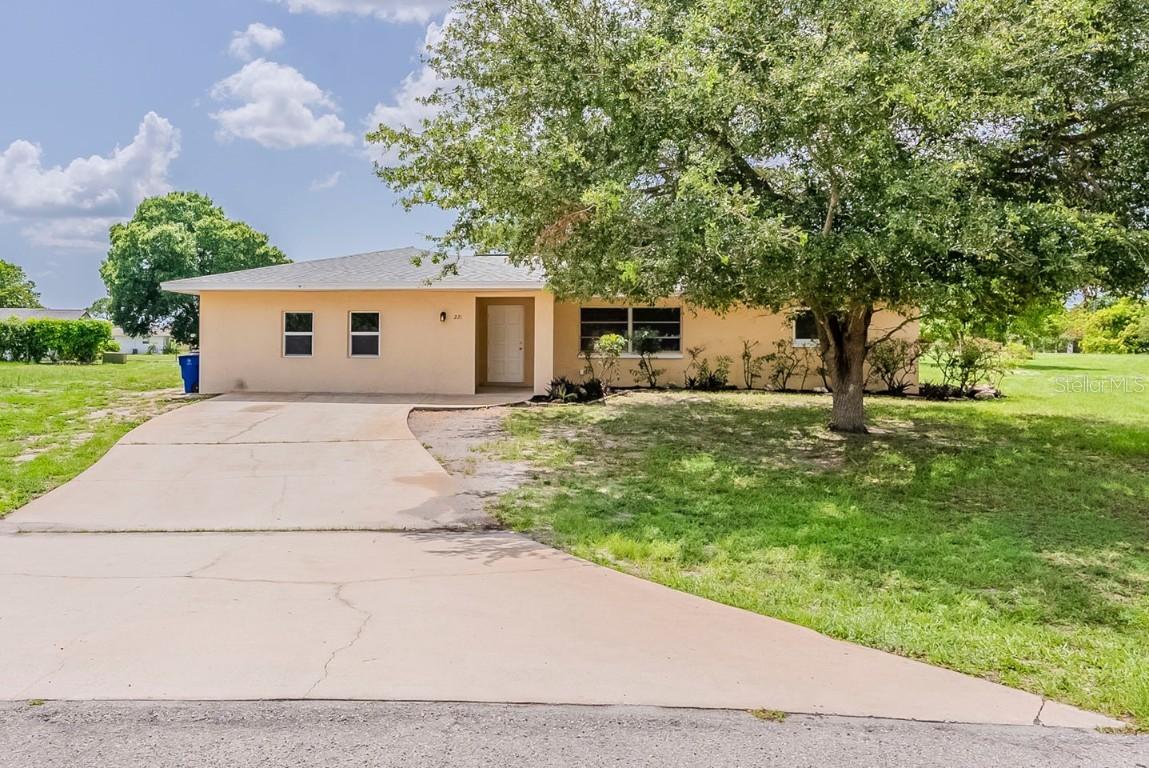 221 Seaton Ave., Lehigh Acres, FL 33936