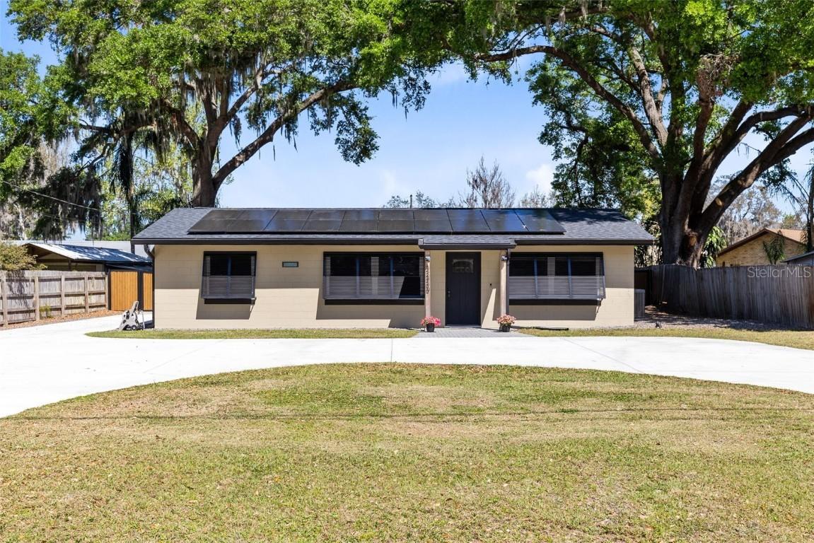 32580 Lakeshore Dr., Tavares, FL 32778