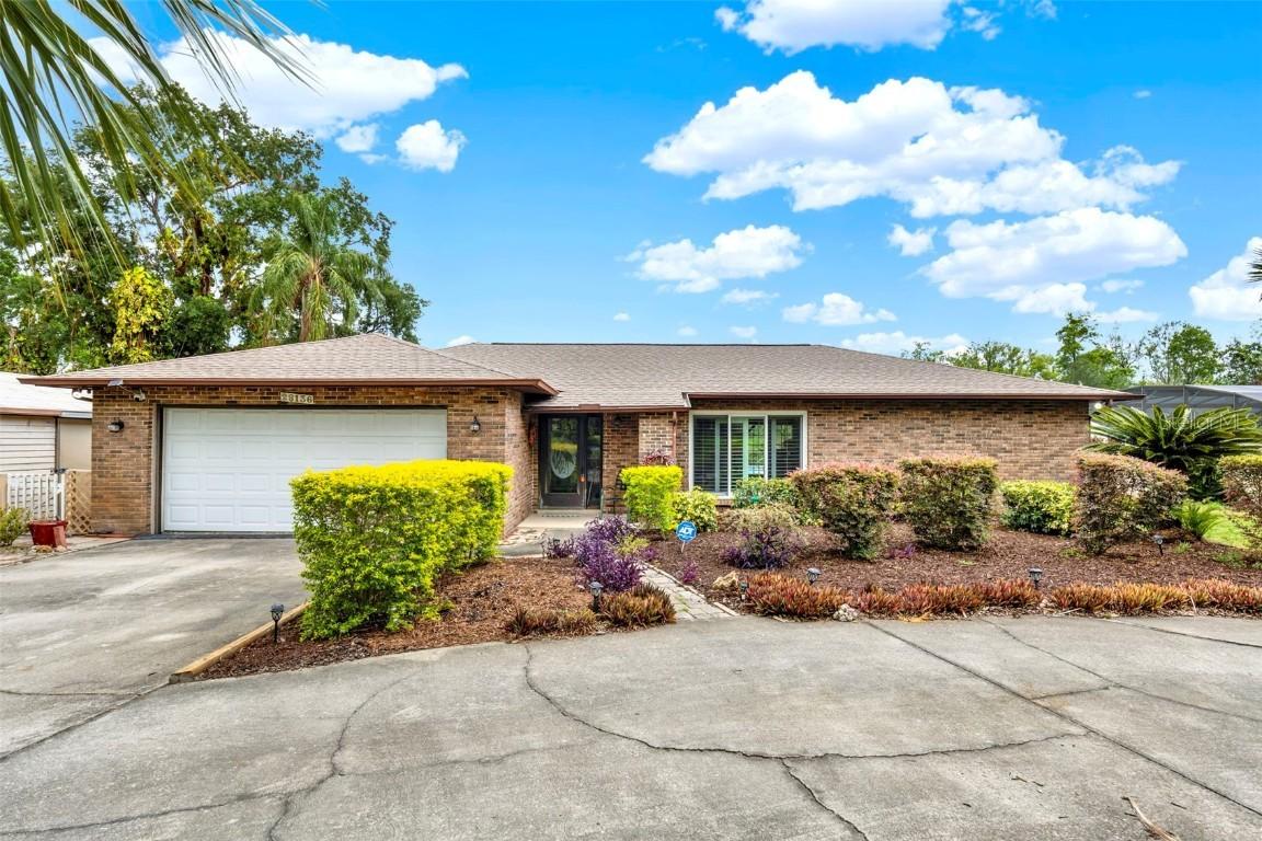 28136 Tammi Dr., Tavares, FL 32778