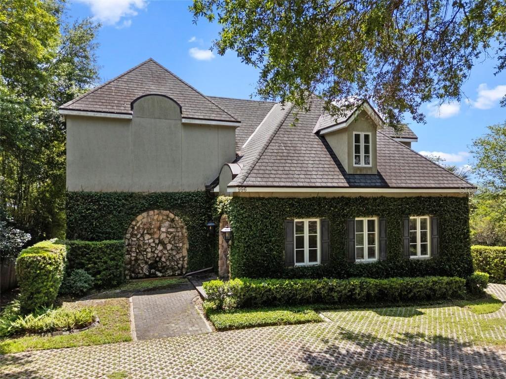 996 Fairview Ave., Mount Dora, FL 32757