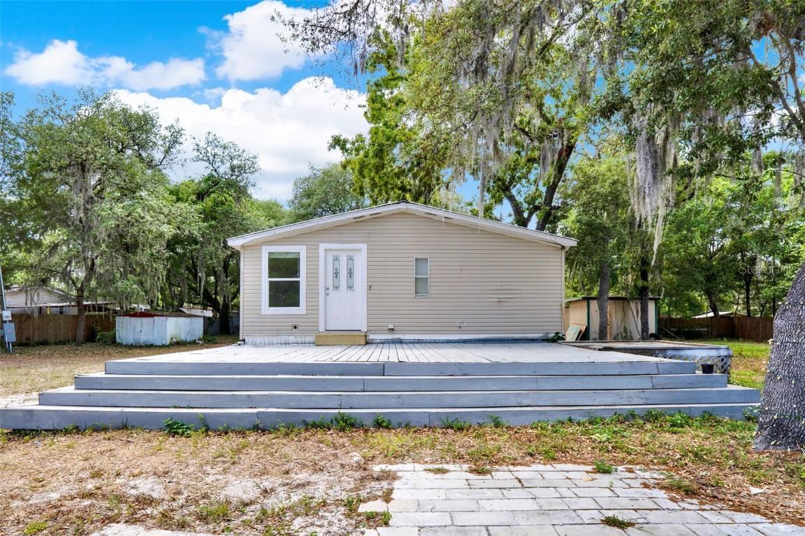 107 Riverside Tr., Satsuma, FL 32189