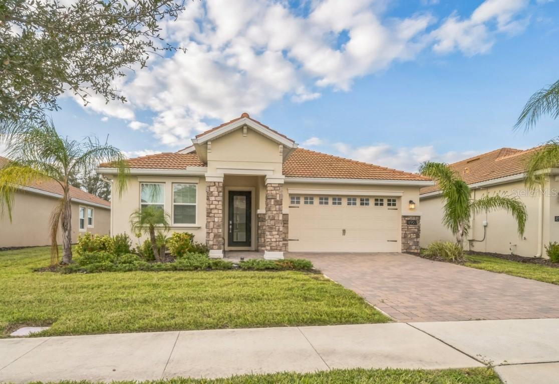8907 Fallen Oak Dr., Davenport, FL 33897