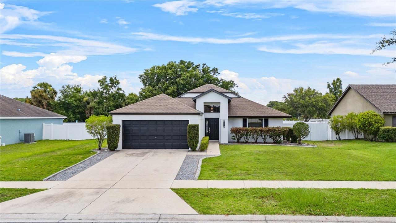 4297 Abaco Dr., Tavares, FL 32778