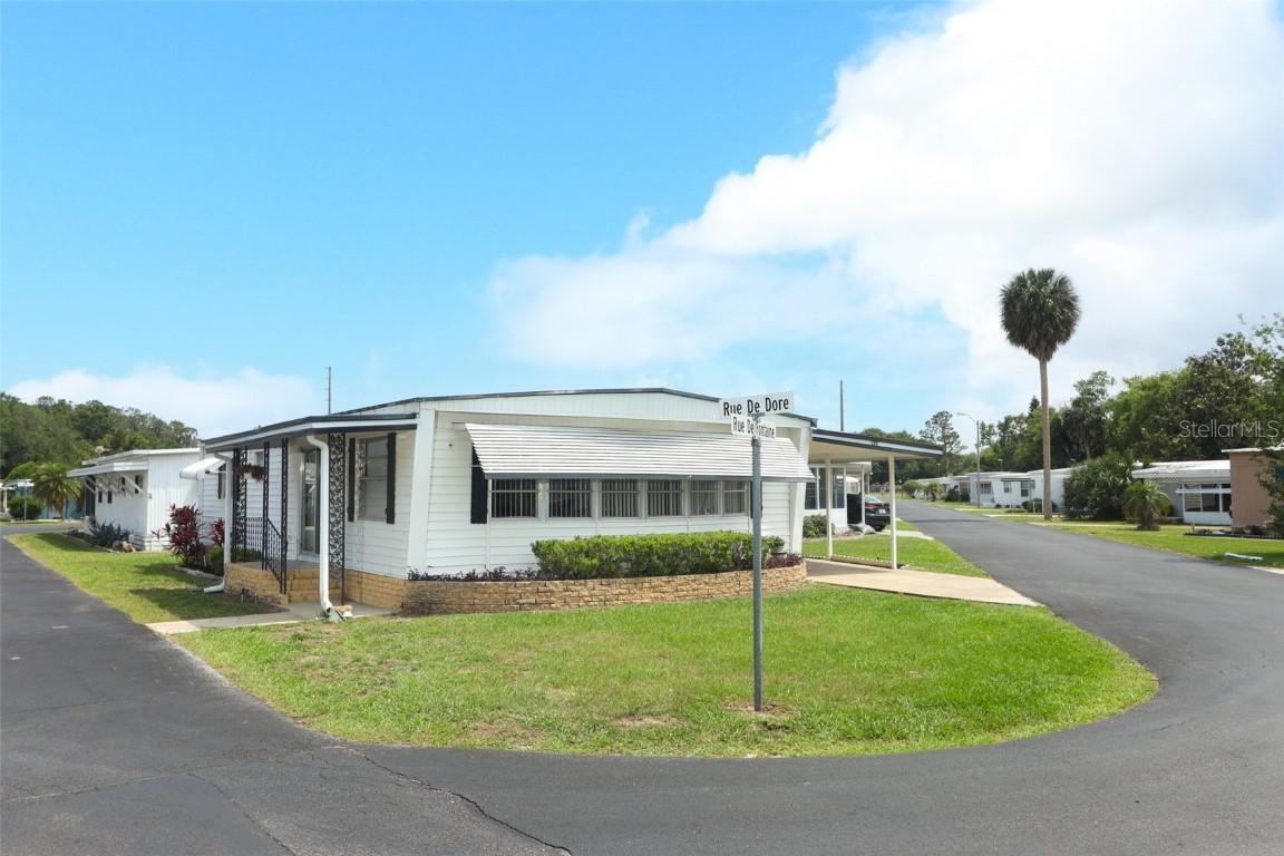 229 Rue De Fontaine, Tavares, FL 32778