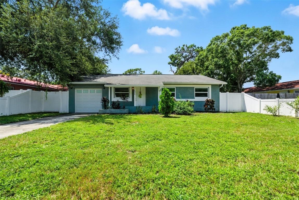 2824 Oaklawn Ave., Largo, FL 33771