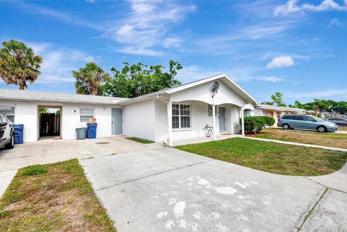 6528/ 6530 12th St., Bradenton, FL 34207