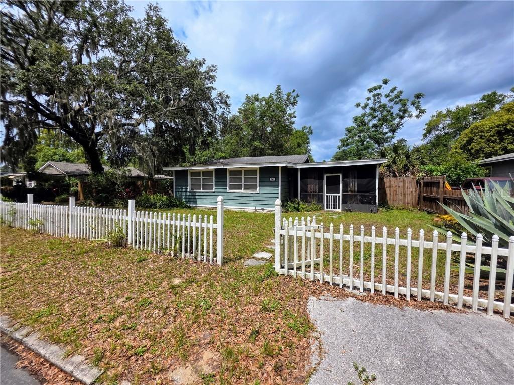 245 S Rhodes St., Mount Dora, FL 32757