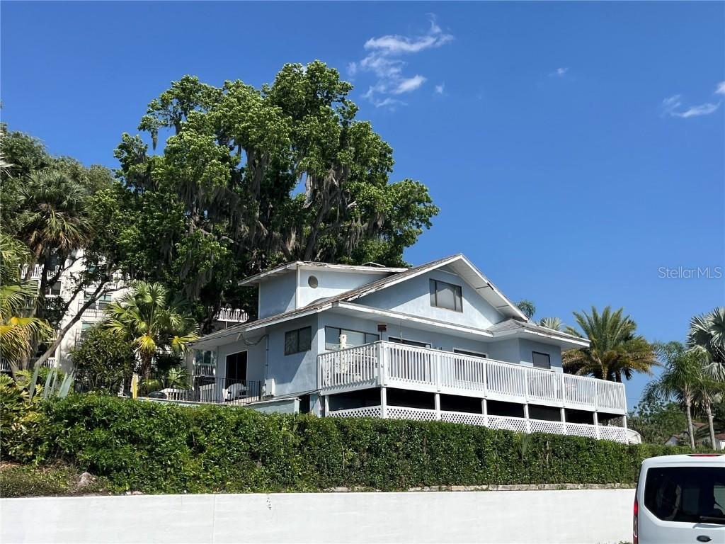 629 Helen St., Mount Dora, FL 32757