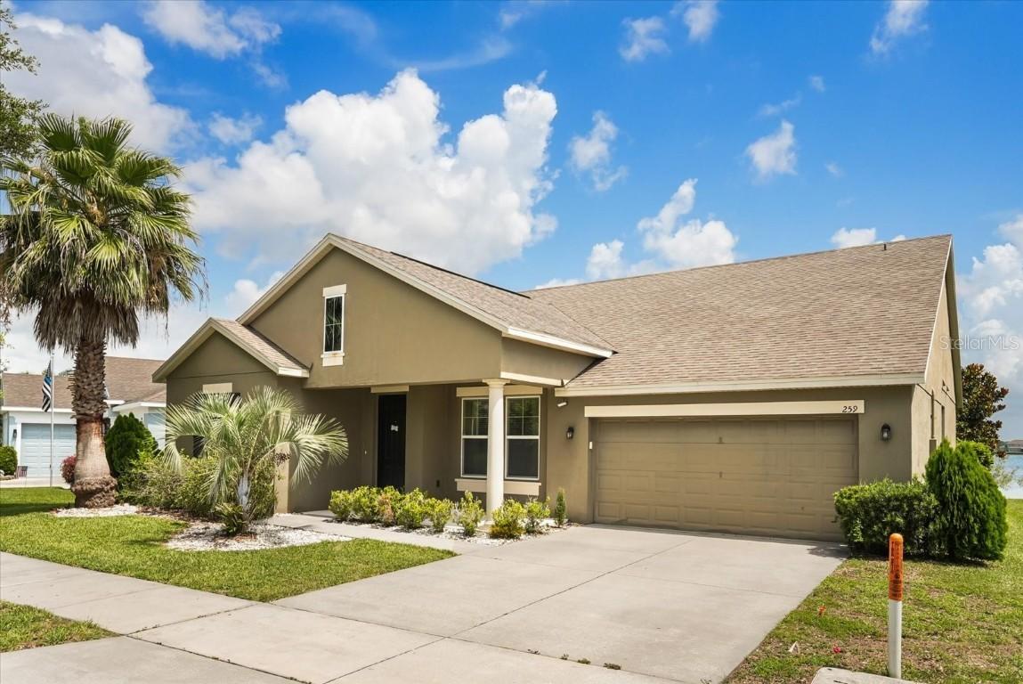 259 Blue Cypress Dr., Groveland, FL 34736